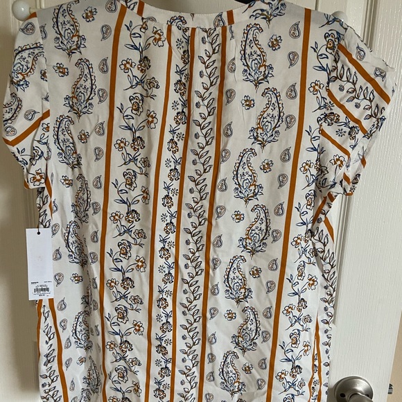 Loose Flower Patterned Top - Picture 2 of 3